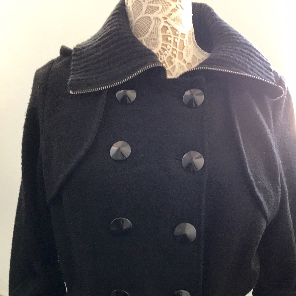 Black Jacket - Picture 4 of 7